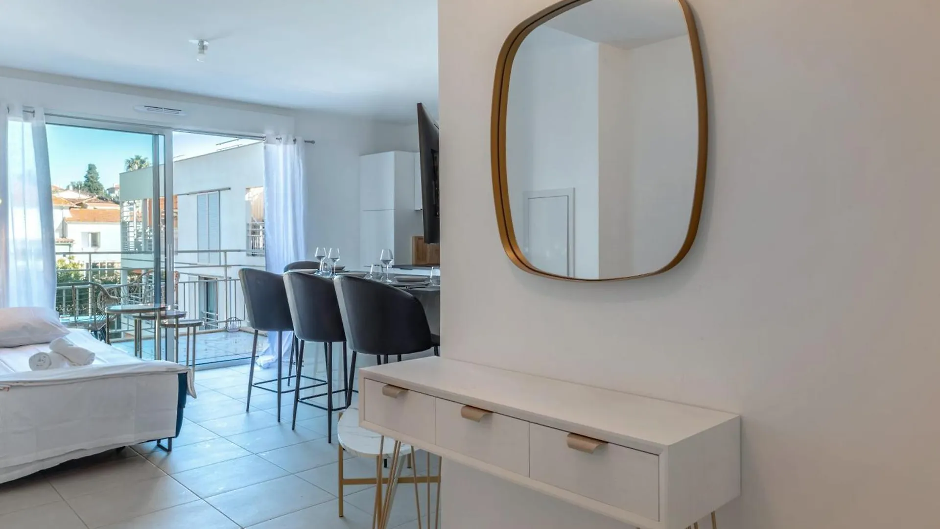 Appartement Azzuro - Welkeys Antibes